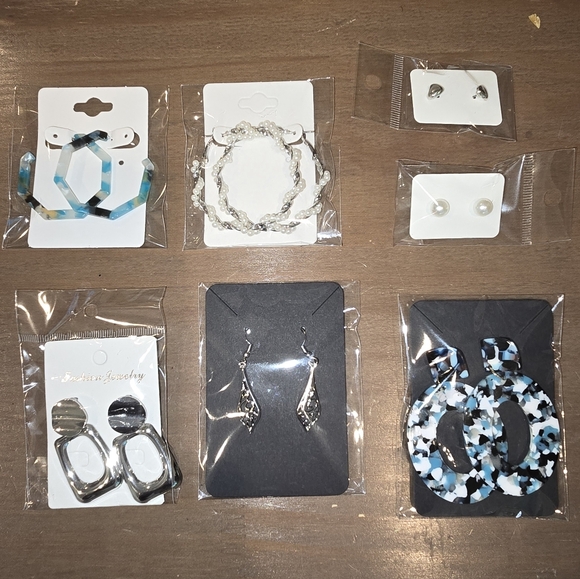 Mystery Earring Bundle! The More You Bid, The More You Get! - Picture 14 of 17